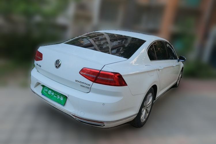 Used Volkswagen Magotan 2017 330TSI DSG Luxury Model Rear Right 45 Deg