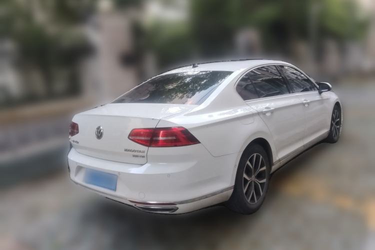 Used Volkswagen Magotan 2017 330TSI DSG Luxury Model Rear Right 45 Deg
