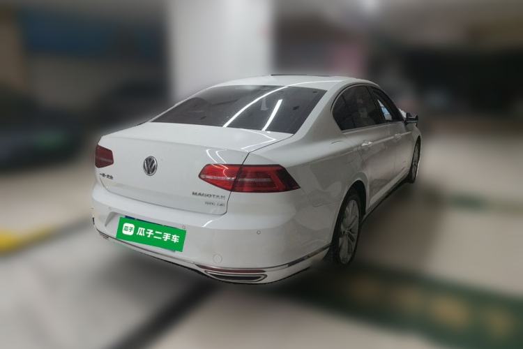 Used Volkswagen Magotan 2017 330TSI DSG Luxury Model Rear Right 45 Deg