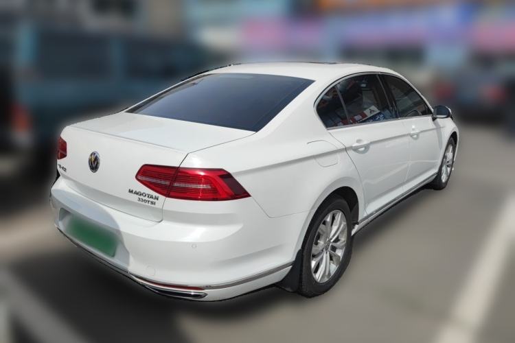 Used Volkswagen Magotan 2017 330TSI DSG Luxury Model Rear Right 45 Deg