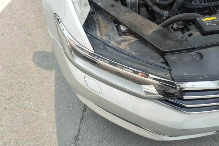 Used Volkswagen Magotan 2017 380TSI DSG Flagship Edition Right Front Headlight
