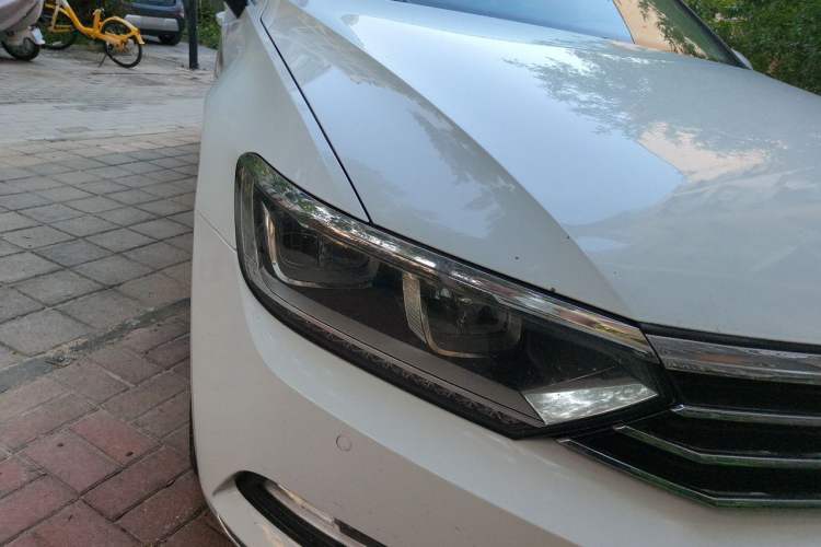 Used Volkswagen Magotan 2017 330TSI DSG Luxury Model Right Front Headlight
