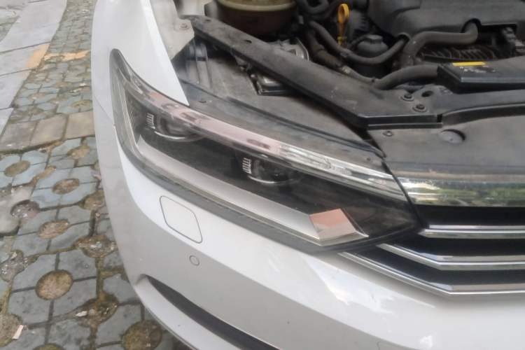 Used Volkswagen Magotan 2017 330TSI DSG Luxury Model Right Front Headlight