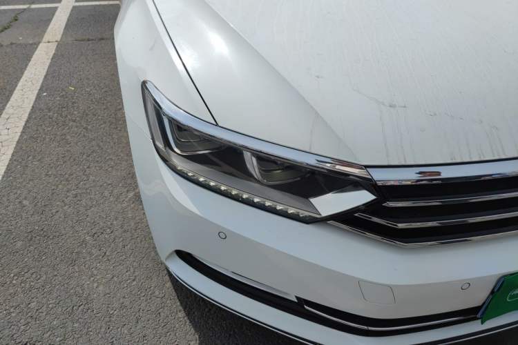 Used Volkswagen Magotan 2017 330TSI DSG Luxury Model Right Front Headlight