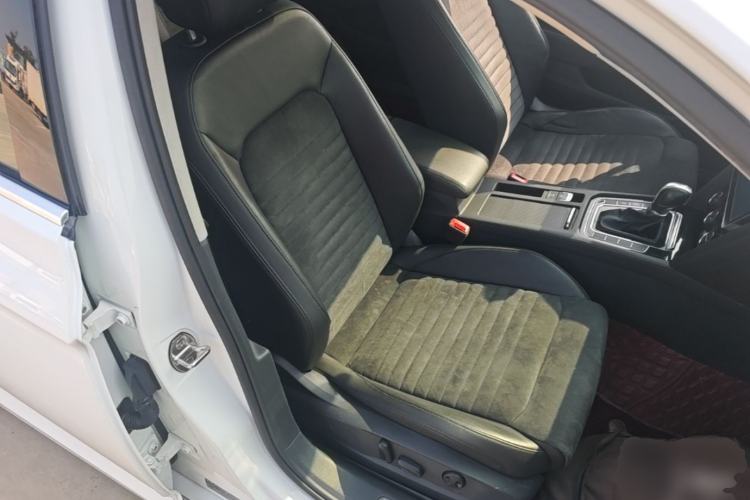 Used Volkswagen Magotan 2017 330TSI DSG Luxury Model Right Front Seat
