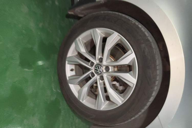 Used Volkswagen Magotan 2017 330TSI DSG Luxury Model Right Front Wheel Hub