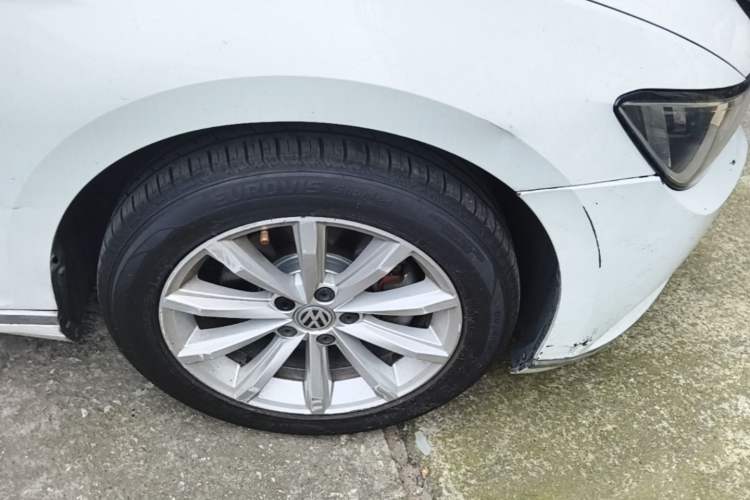 Used Volkswagen Magotan 2017 330TSI DSG Leading Model Right Front Wheel Hub