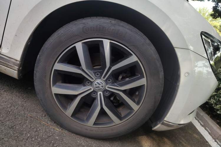 Used Volkswagen Magotan 2017 330TSI DSG Luxury Model Right Front Wheel Hub