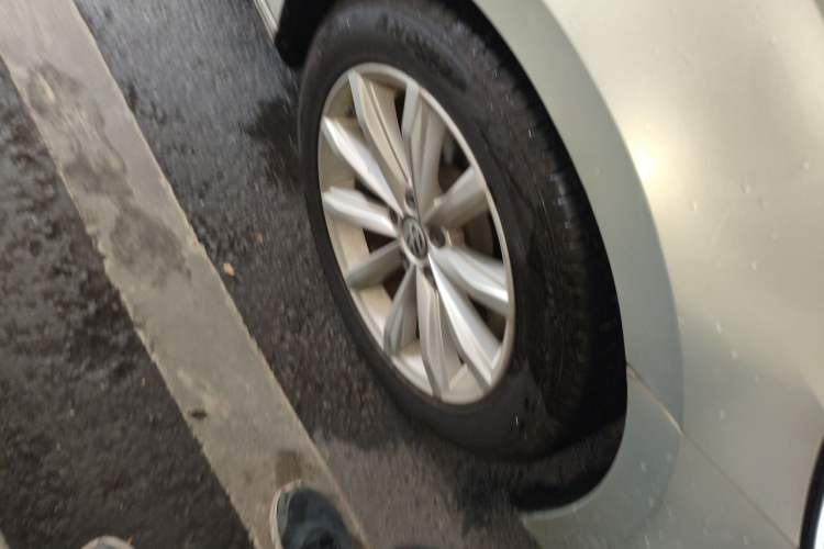 Used Volkswagen Magotan 2017 330TSI DSG Leading Model Right Front Wheel Hub