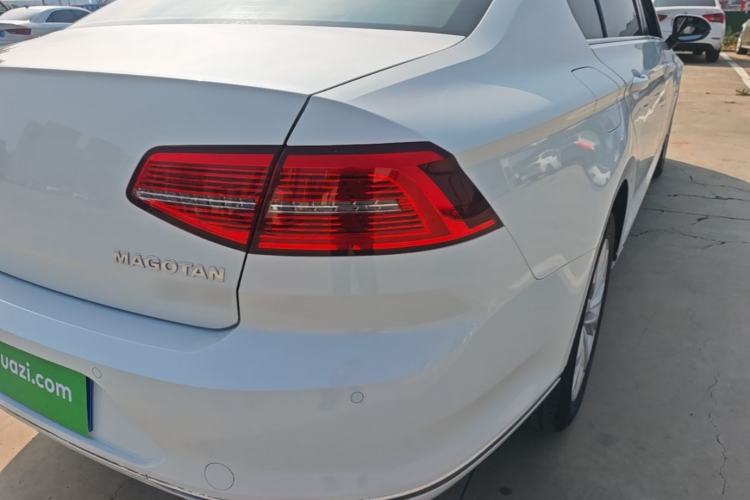 Used Volkswagen Magotan 2017 330TSI DSG Luxury Model Right Rear Taillight