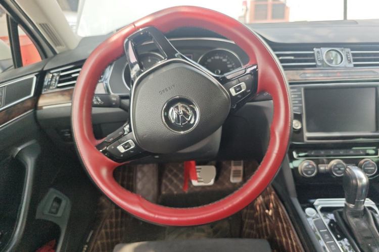 Used Volkswagen Magotan 2017 330TSI DSG Luxury Model Steering Wheel