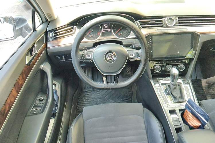 Used Volkswagen Magotan 2017 330TSI DSG Luxury Model Steering Wheel