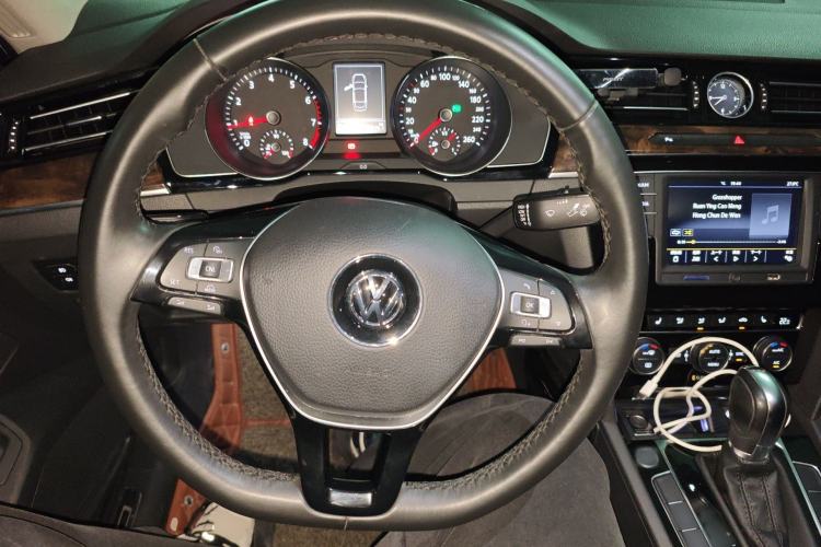 Used Volkswagen Magotan 2017 330TSI DSG Luxury Model Steering Wheel