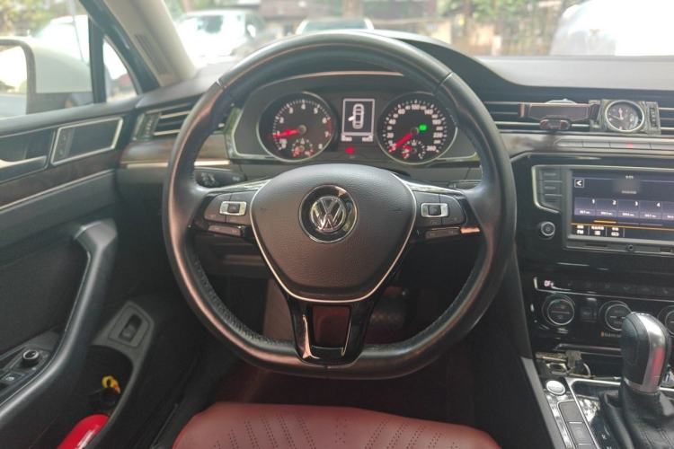 Used Volkswagen Magotan 2017 330TSI DSG Luxury Model Steering Wheel