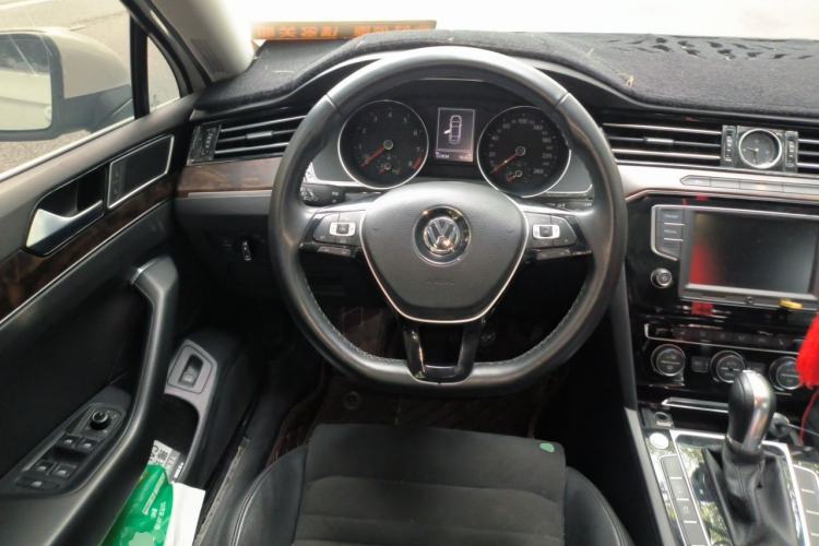 Used Volkswagen Magotan 2017 330TSI DSG Luxury Model Steering Wheel