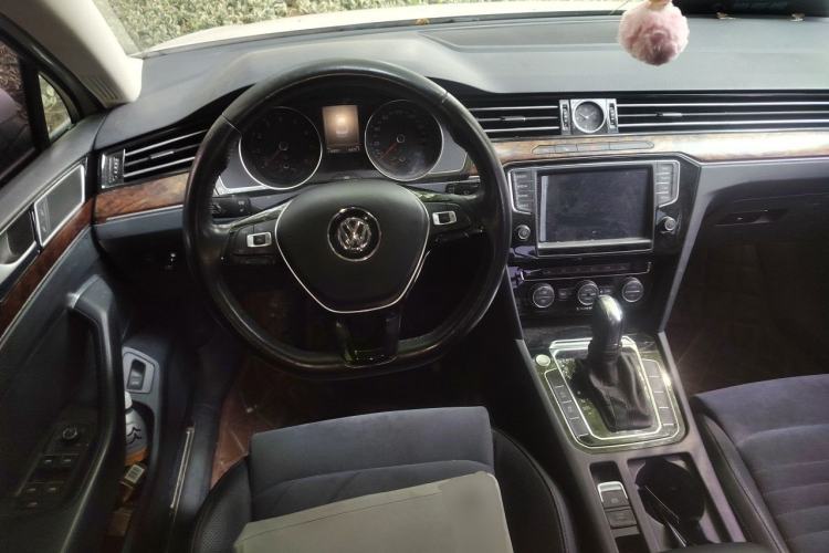 Used Volkswagen Magotan 2017 330TSI DSG Luxury Model Steering Wheel