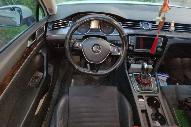 Used Volkswagen Magotan 2017 330TSI DSG Luxury Model Steering Wheel