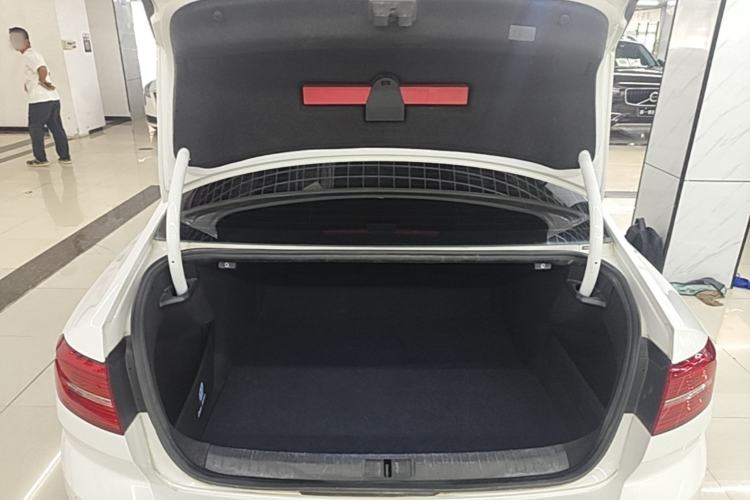 Used Volkswagen Magotan 2017 330TSI DSG Leading Model Trunk