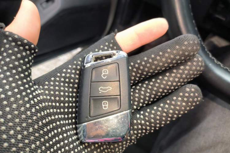 Used Volkswagen Magotan 2017 330TSI DSG Luxury Model Vehicle Key