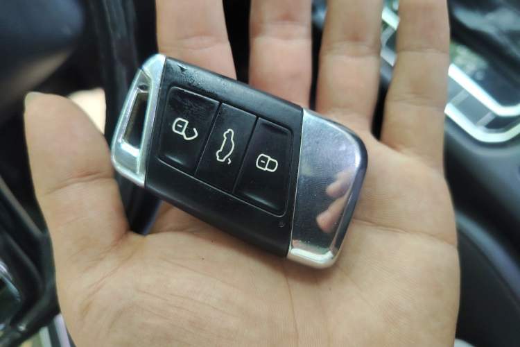 Used Volkswagen Magotan 2017 330TSI DSG Luxury Model Vehicle Key