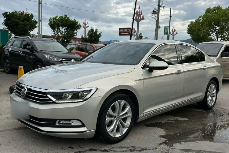 Volkswagen Magotan 2017 330TSI DSG Luxury Model de segunda mano Guazi used car, China used car export, Used car for sale, Used cars, Cheapest cars for sale