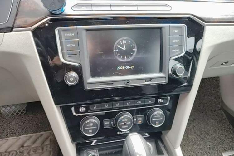 Used Volkswagen Magotan 2017 330TSI DSG Luxury Model Audio And AC Panel
