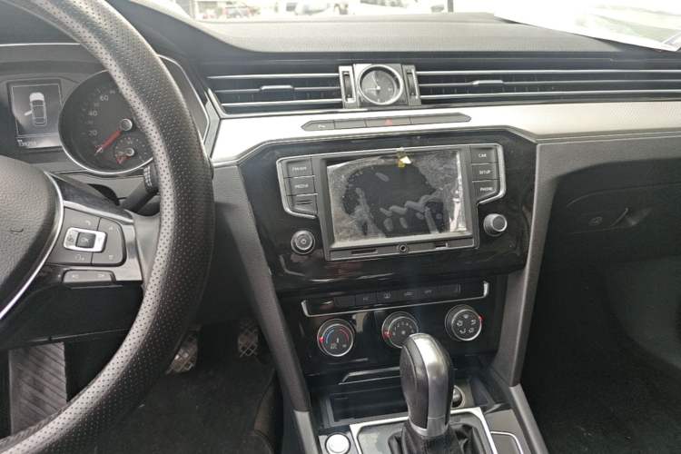 Used Volkswagen Magotan 2017 330TSI DSG Leading Model Audio And AC Panel