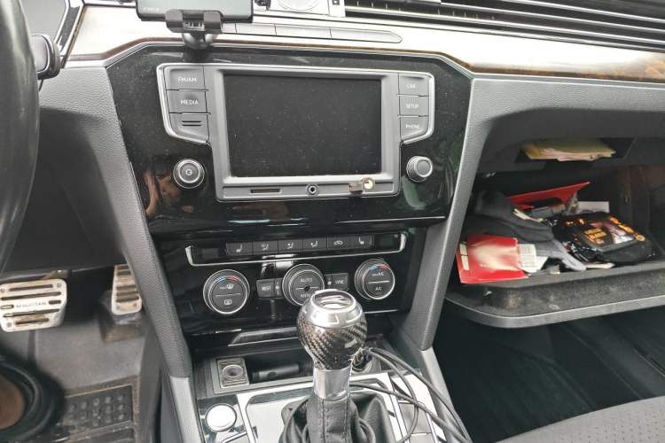 Used Volkswagen Magotan 2017 380TSI DSG Luxury Model Audio And AC Panel