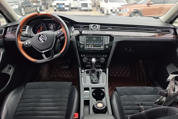 Used Volkswagen Magotan 2017 330TSI DSG Luxury Model Center Console