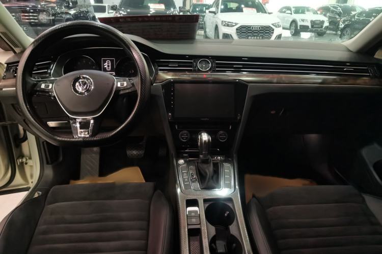 Used Volkswagen Magotan 2017 330TSI DSG Luxury Model Center Console