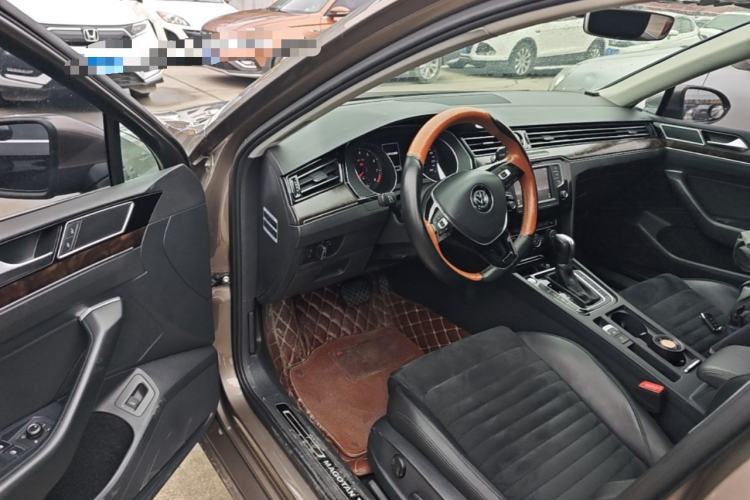 Used Volkswagen Magotan 2017 330TSI DSG Luxury Model Driver Seat