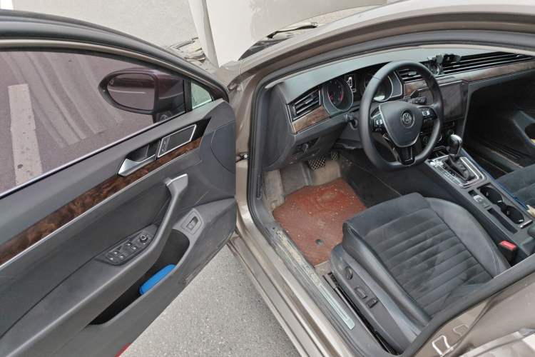 Used Volkswagen Magotan 2017 330TSI DSG Luxury Model Driver Seat
