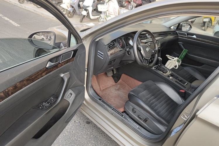 Used Volkswagen Magotan 2017 380TSI DSG Luxury Model Driver Seat