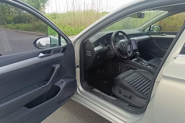 Used Volkswagen Magotan 2017 330TSI DSG Leading Model Driver Seat