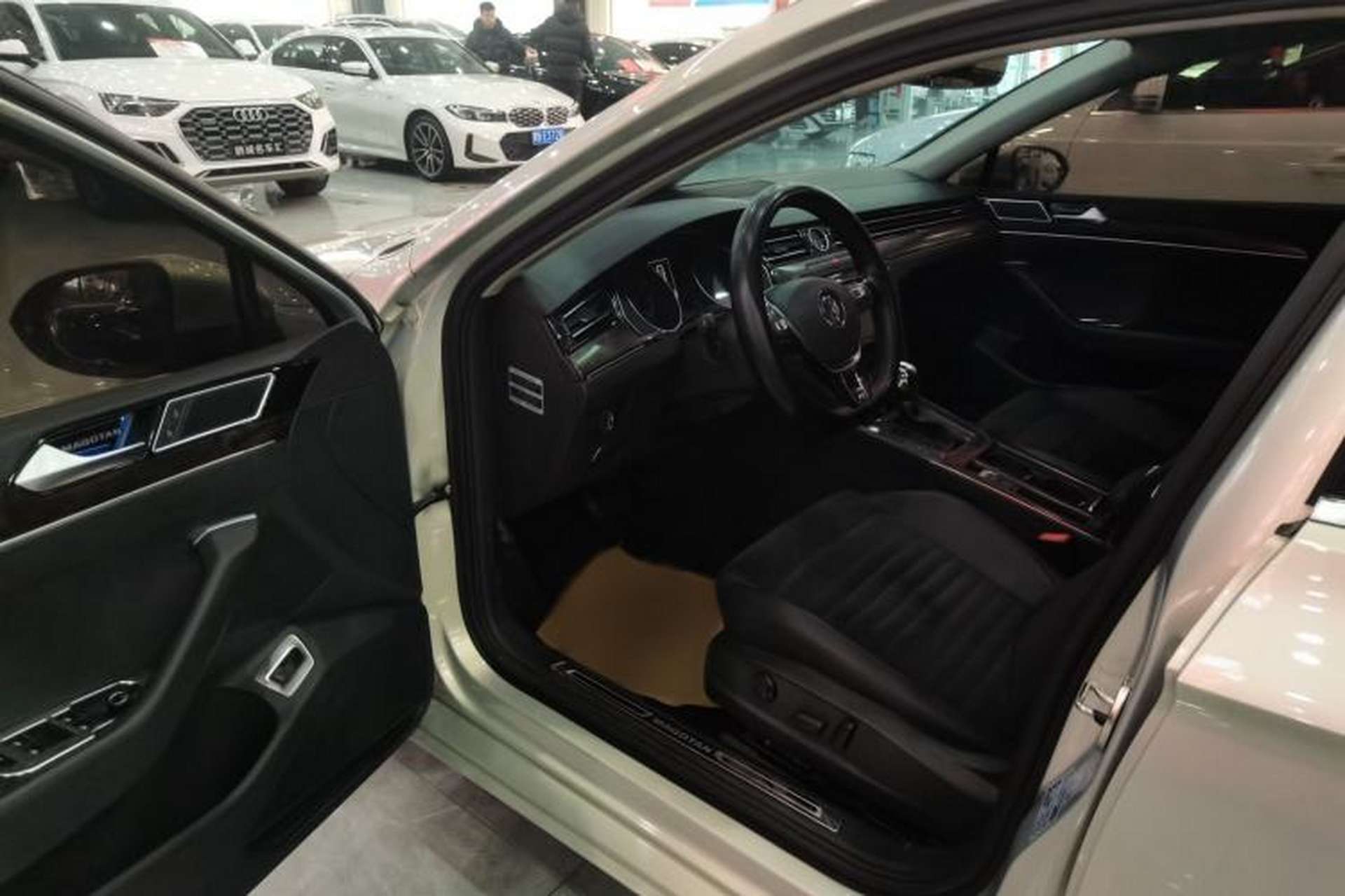 Used Volkswagen Magotan 2017 330TSI DSG Luxury Model Driver Seat