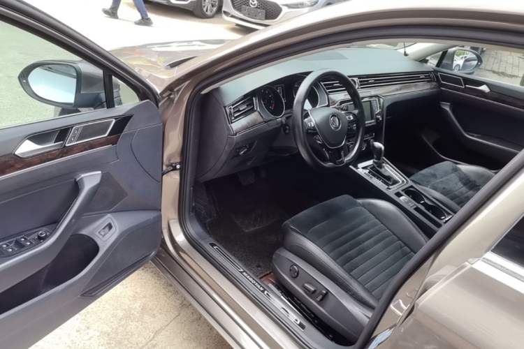 Used Volkswagen Magotan 2017 330TSI DSG Luxury Model Driver Seat
