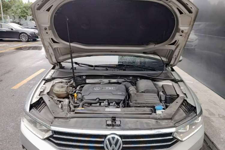 Used Volkswagen Magotan 2017 330TSI DSG Luxury Model Engine Bay