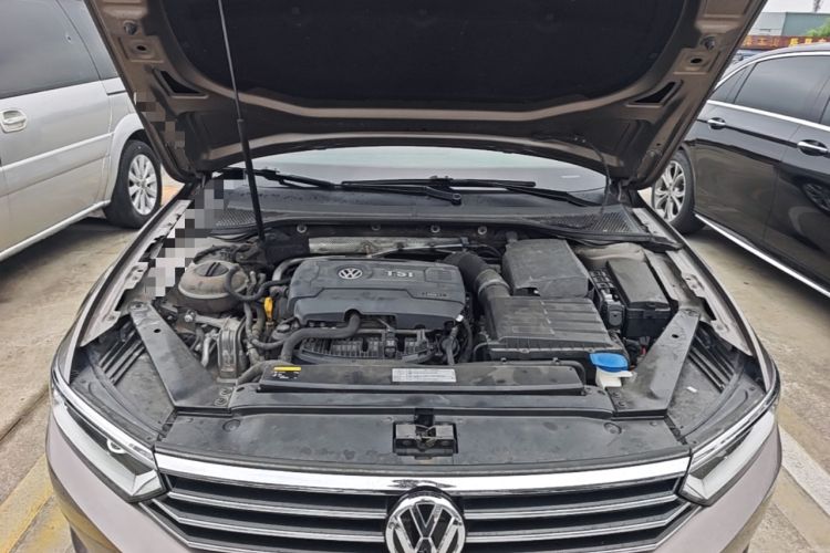 Used Volkswagen Magotan 2017 330TSI DSG Luxury Model Engine Bay