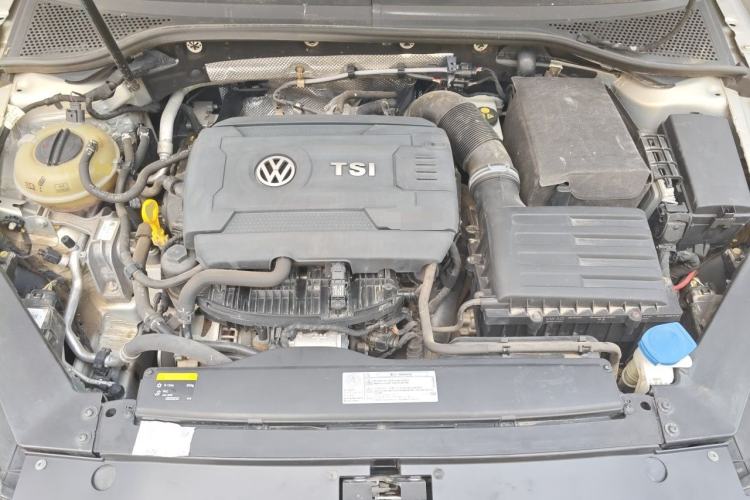 Used Volkswagen Magotan 2017 330TSI DSG Luxury Model Engine Bay