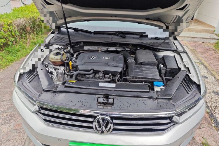 Used Volkswagen Magotan 2017 330TSI DSG Luxury Model Engine Bay
