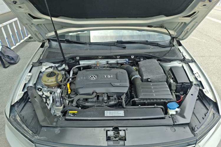 Used Volkswagen Magotan 2017 330TSI DSG Leading Model Engine Bay