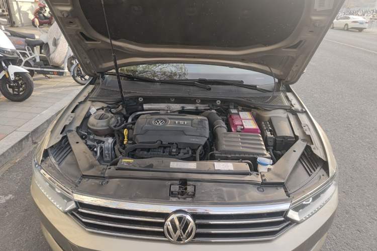 Used Volkswagen Magotan 2017 380TSI DSG Luxury Model Engine Bay