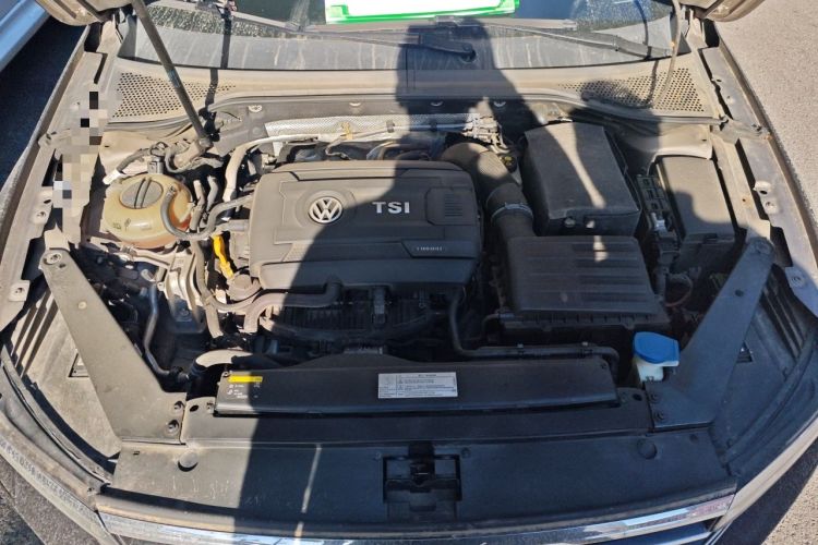 Used Volkswagen Magotan 2017 330TSI DSG Luxury Model Engine Bay