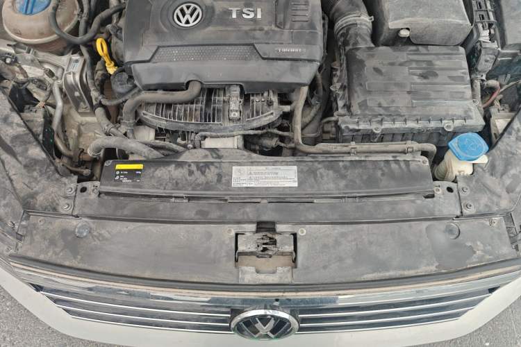 Used Volkswagen Magotan 2017 330TSI DSG Luxury Model Engine Bay