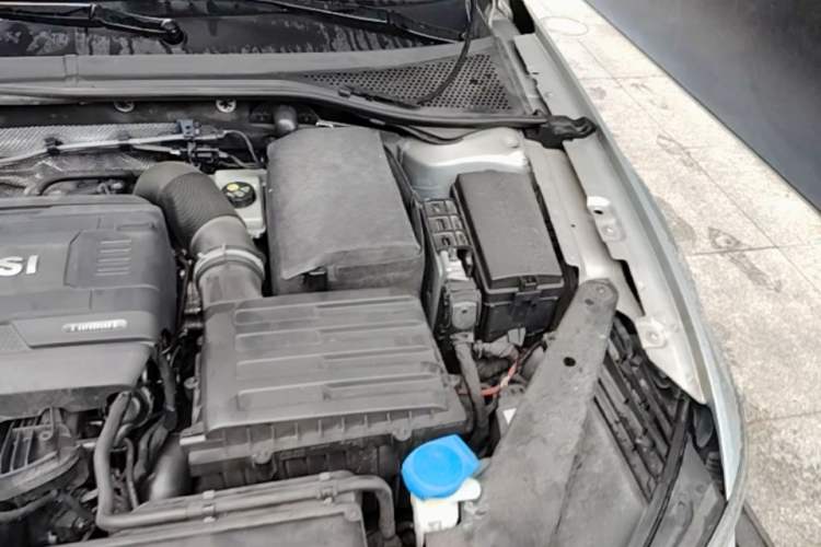 Used Volkswagen Magotan 2017 330TSI DSG Luxury Model Engine Bay Left