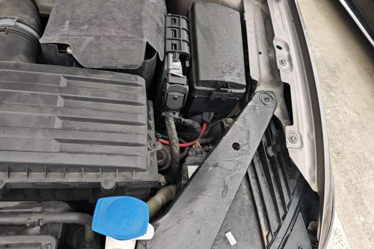 Used Volkswagen Magotan 2017 330TSI DSG Luxury Model Engine Bay Left