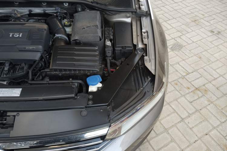 Used Volkswagen Magotan 2017 330TSI DSG Luxury Model Engine Bay Left