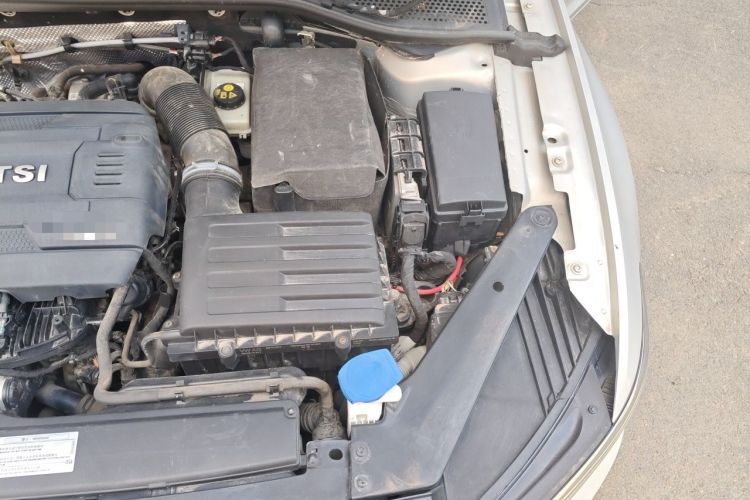 Used Volkswagen Magotan 2017 330TSI DSG Luxury Model Engine Bay Left