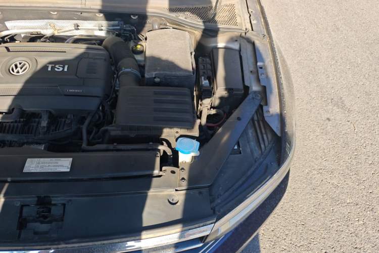 Used Volkswagen Magotan 2017 330TSI DSG Luxury Model Engine Bay Left