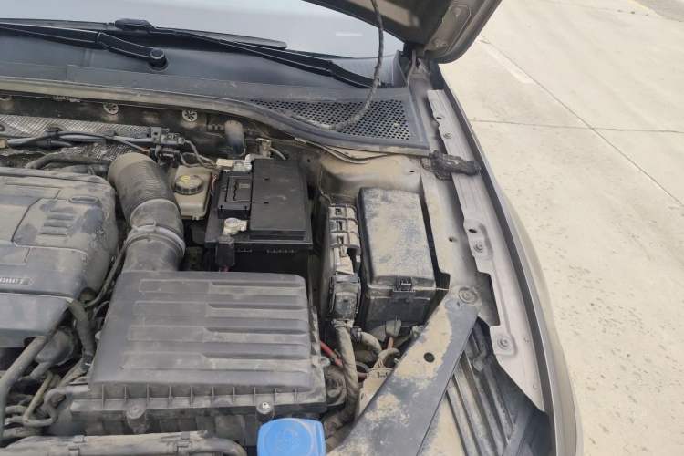 Used Volkswagen Magotan 2017 330TSI DSG Luxury Model Engine Bay Left